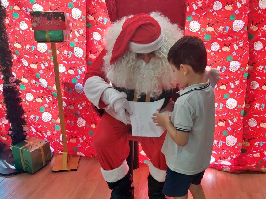 Papa Noel arrancó su recorrido navideño y pasó por Almirante Brown